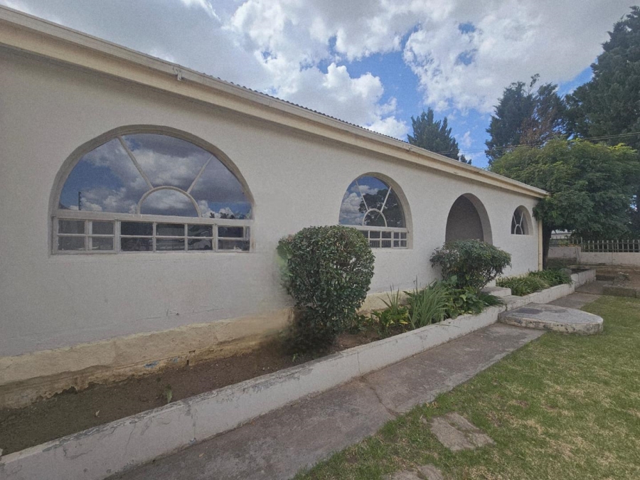 5 Bedroom Property for Sale in Ladybrand Free State